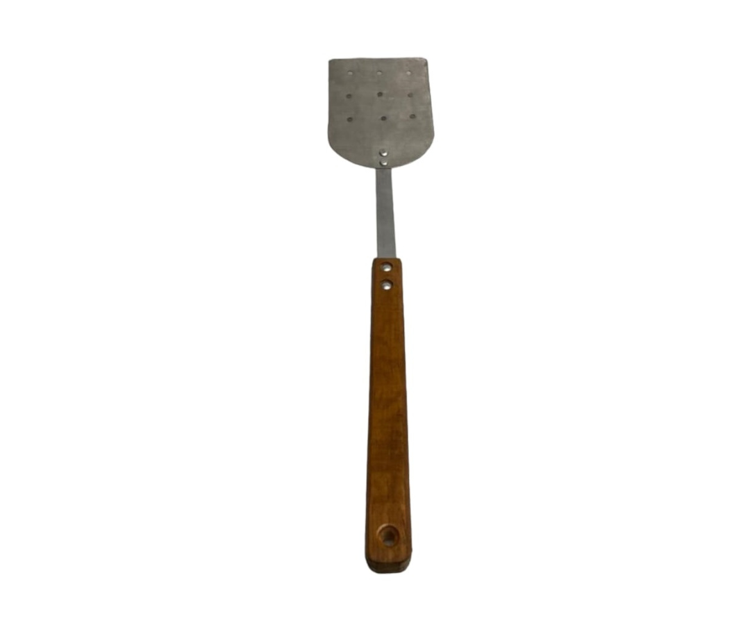 Volteador Inoxidable #5 Perforado con Mango de Madera | 60 cm largo, 13 x 16.5 cm base, 272 g – Robusto y Profesional