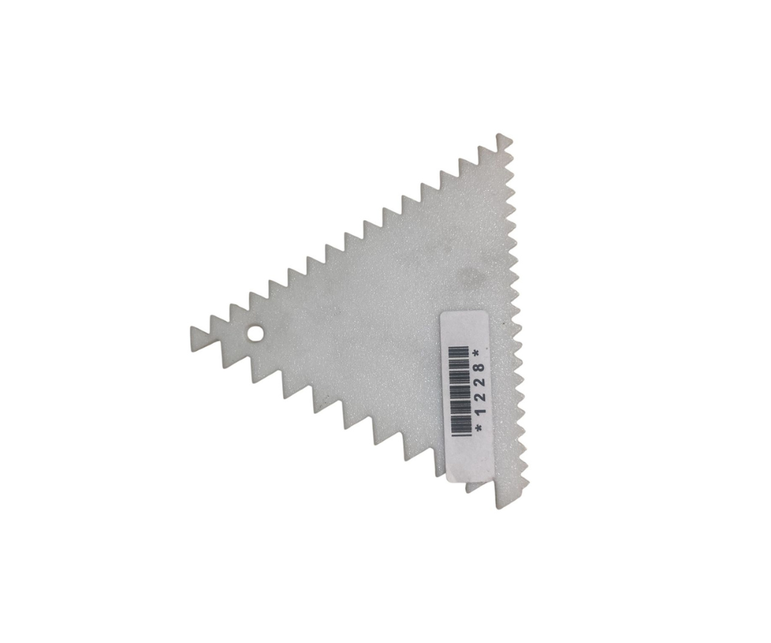 Peine de Plástico Triangular para Repostería | 9 x 10 cm – Práctico y Creativo