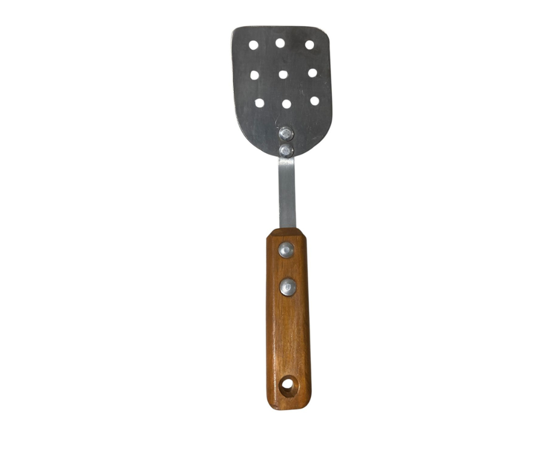 Volteador Inoxidable #1 Perforado con Mango de Madera | 26 cm largo, 7 x 9.5 cm base – Ligero y Práctico