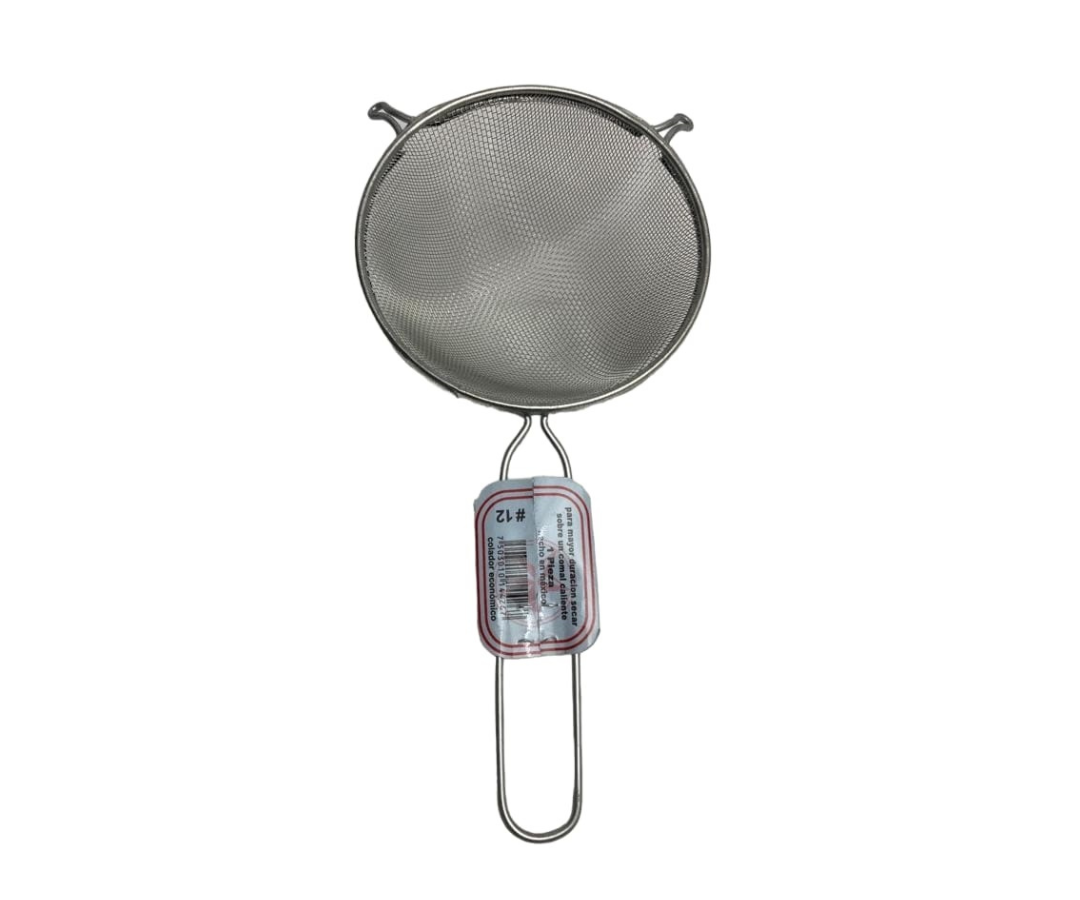 Coladera Troquelada #12 | 26 cm largo, Ø12 cm, 88 g – Práctica y Resistente