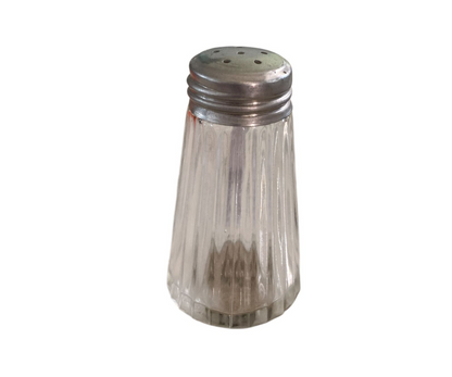 Salero Estriado en Frasco de Vidrio | 7.5 x 4 cm, 64 g – Práctico y Moderno