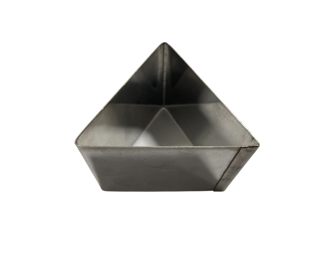 Molde de Acero Inoxidable Forma Triangular | 7.5 cm x 5.8 cm, 62 g – Creativo y Resistente