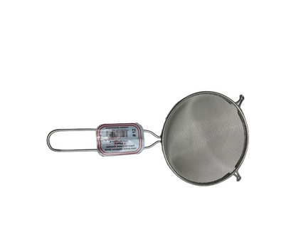 Coladera Troquelada #12 | 26 cm largo, Ø12 cm, 88 g – Práctica y Resistente